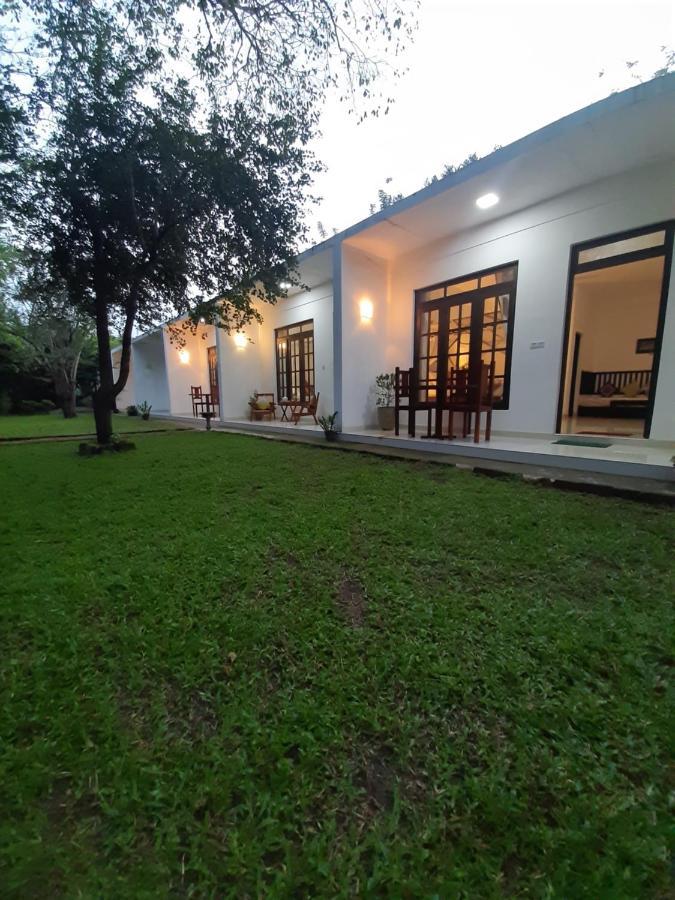 סיגירייה Hotel Chanara מראה חיצוני תמונה